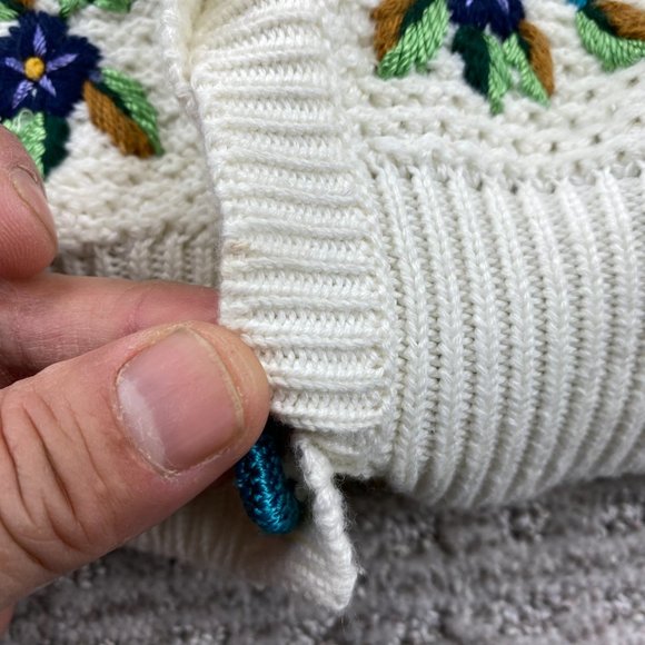 Coastal Grandma Alfred Dunner Sweater Women Fits L-XL White Floral Embroidered - Picture 10 of 15